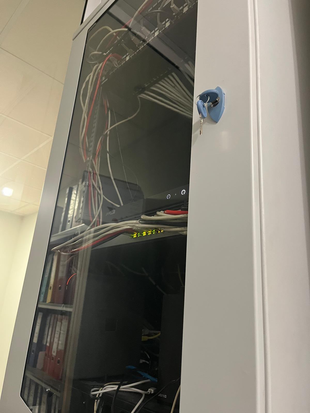 Installation d’une baie de brassage informatique